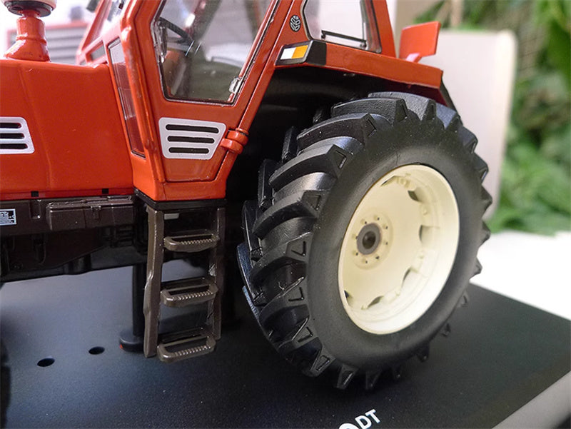 REPLICAGRI Fiat 1380DT New Holland agricultural tractor Red 1:32 Truck Pre-built Model