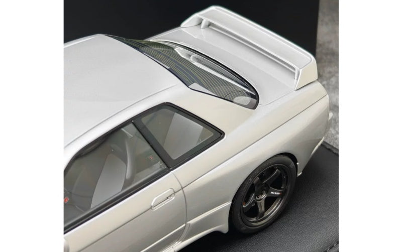 1:18 Nissan GT-R (R32) Silver MOTORHELIX Limited 99 pcs Resin Car Model