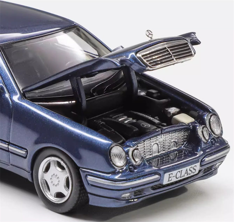 Max well Mercedes Benz E320 W210 6th Generation E-Class Metallic Blue 1:64 Car Pre-built Airliner Model Display view5