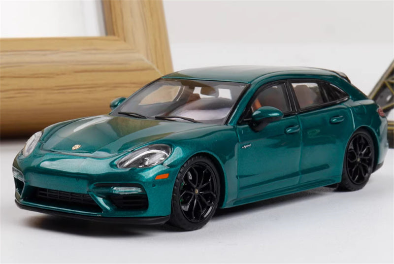 Liberty 64 Porsche Panamera Turbo S metallic green w/ Figure and wheels 1:64 Car Pre-built Airliner Model Display view1