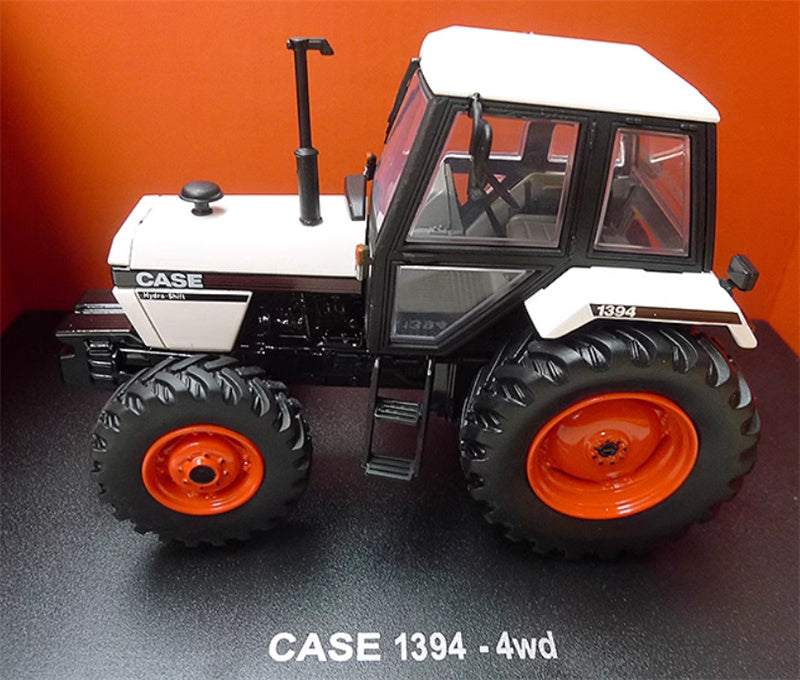Universal Hobbies Case International 1394 4WD Tractor White 1:32 Truck Pre-built Model