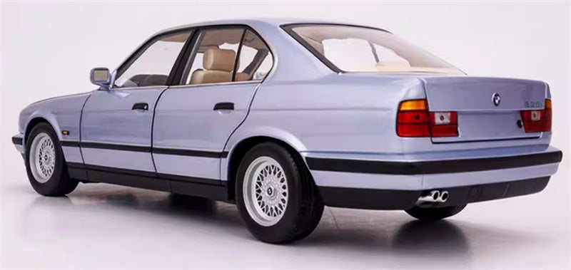 1:18 BMW 5 Series 535i E34 1988 silver blue  MINICHAMPS  DIECAST Car Model