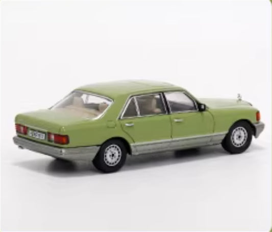 Master Mercedes Benz 560SEL W126 Metal green regular version 1:64 Car Pre-built Airliner Model Display view2