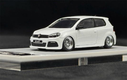 Max well Volkswagen Golf R MK6 Exhibition Edition White low stance White base Limited Edition 1:64 Car Pre-built Airliner Model Display view1