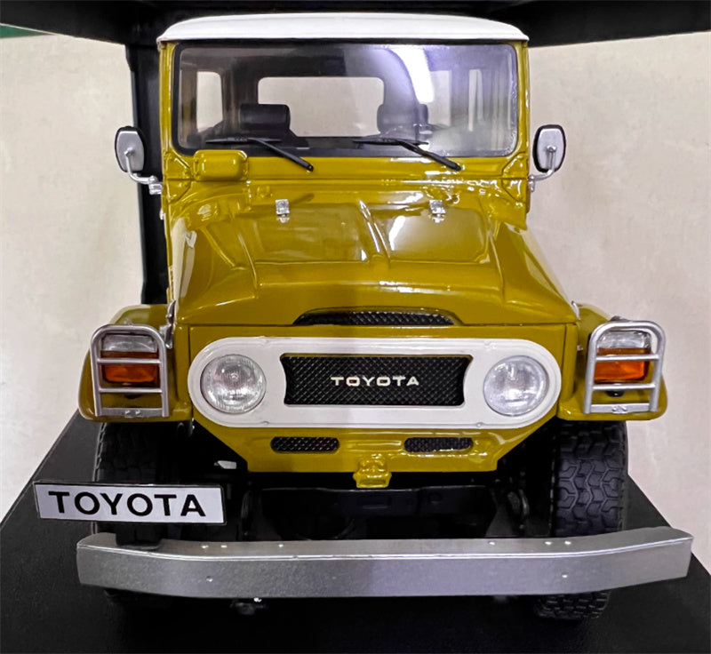 CULT FJ40 Toyota Land Cruiser 1:18 Car Pre-built Model