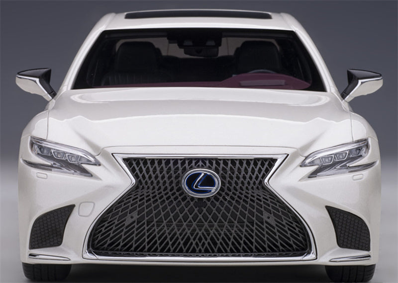 AUTOART LEXUS LS500H Fully open milky white 1:18 Car Pre-built Model view12