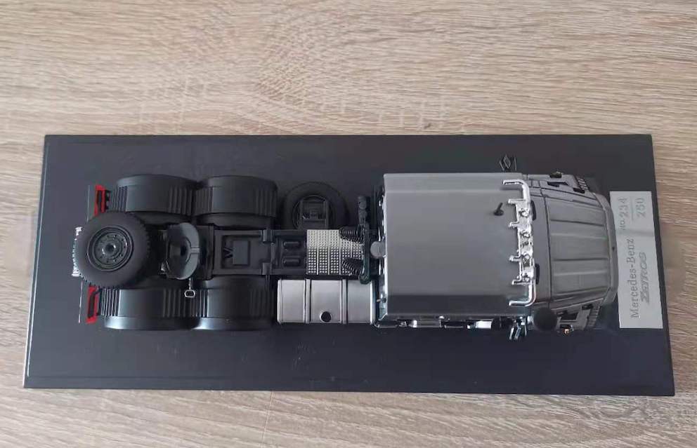 IMC Mercedes Zetros Dual Cap 6x6 truck 1/50  Truck Pre-built Model