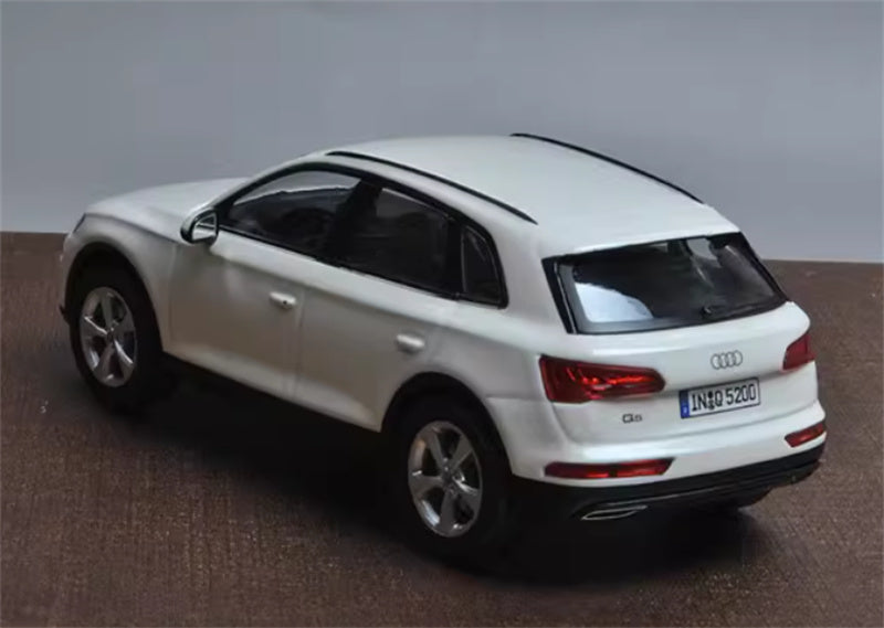 1:43 Audi Q5 SUV 2016 White  Audi  DIECAST Car Model