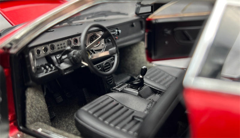 Kyosho Lamborghini Urraco Red Metallic No tail version 1:18 Car Pre-built Model view3