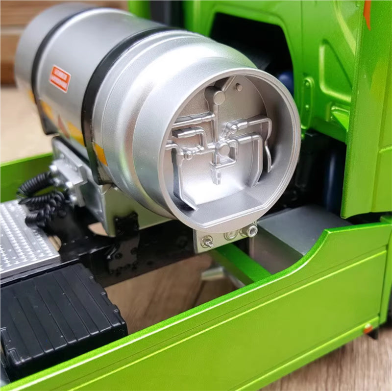 SHACMAN X5000S LNG tractor trailer Green 1:24 Truck Pre-built Model