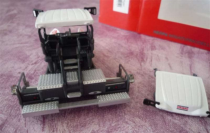 Herpa Vogele Super 1900-3i paver STRABAG 1:87 Truck Pre-built Model