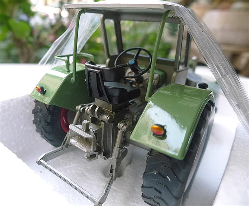 SCHUCO Hurlimann D 200 S Agricultural tractor army green 1:32 Truck Pre-built Model