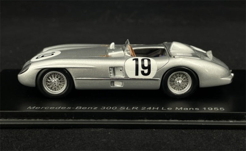 Spark Mercedes Benz 300 SLR #19 24H Le Mans 1955 J.M.FANGIO silver 1:43 Model view3