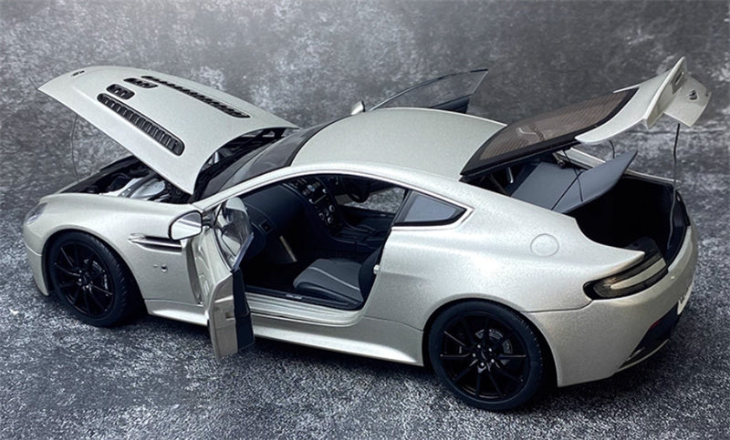 AUTOART Aston Martin V12 Vantage S 2015 Silver 1:18 Car Pre-built Model view5