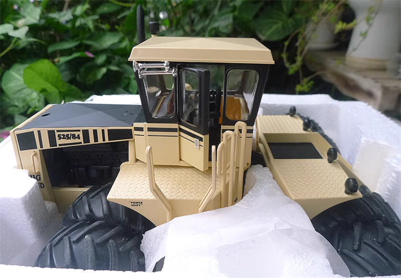 Top Shelf Replicas Big Bud 525/84 eight wheel high horsepower agricultural tractor milky white 1:32 Truck Pre-built Model