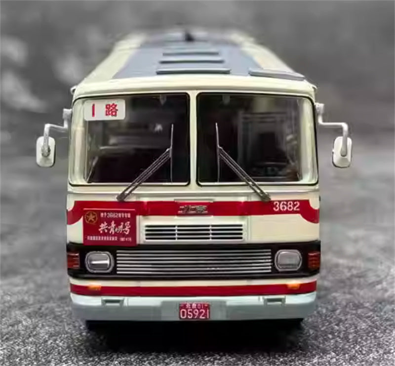 Beijing Public Transport Jinghua BK670 Yellow River Grand Passage 1 Road League member articulated bus red 1:64 Bus Pre-built Model view7