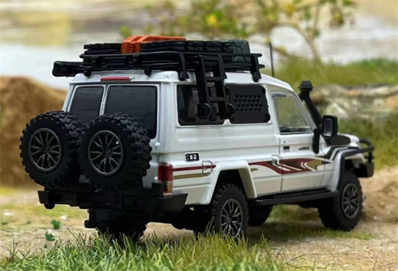 Autobots Models Toyota Land Cruiser LC78 J70 Off road modified version of personnel carrier White embossed version 1:64 Truck Pre-built Model view4