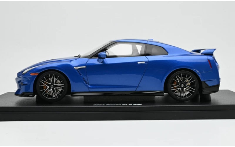 1:18 Nissan GT-R (R35) Blue GT Spirit Limited Edition Resin Car Model