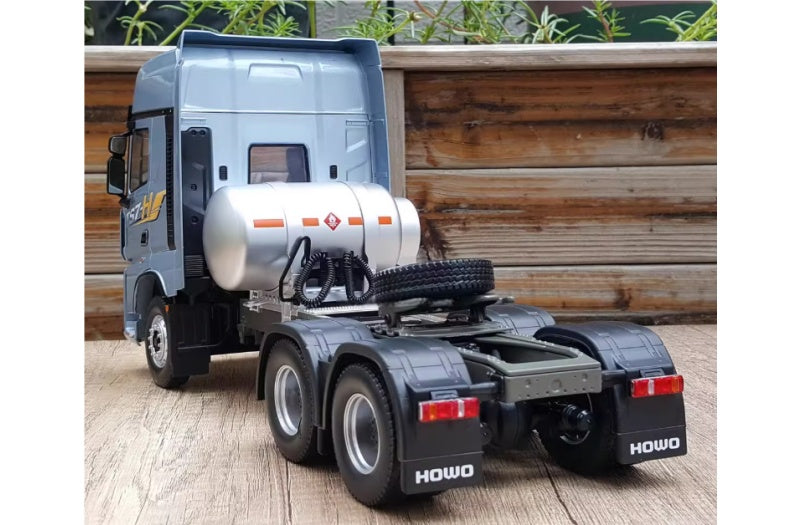 Sinotruk HOWO TS7-H LNG tractor grey 1:24 Truck Pre-built Airliner Model Display view4