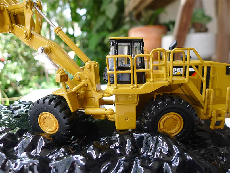 Norscot cat 988H Wheel Loader yellow 1:64 Truck Pre-built Model