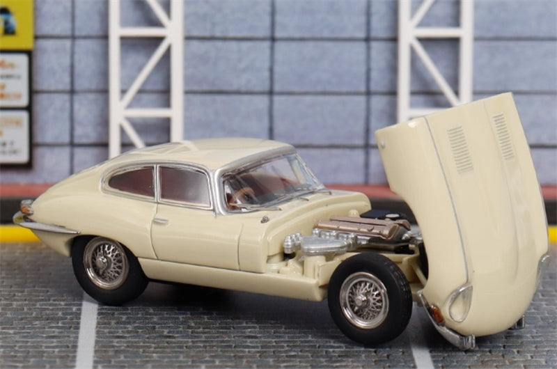 GFCC 1961 Jaguar E-Type Coupe hardtop version Off-White Limited Edition 499PCS ONLY RHD 1:64 car Pre-built Model view5