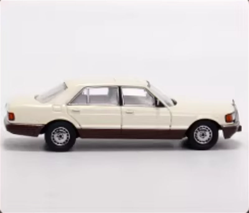 Master Mercedes Benz 560SEL W126 Metallic beige regular version 1:64 Car Pre-built Airliner Model Display view4