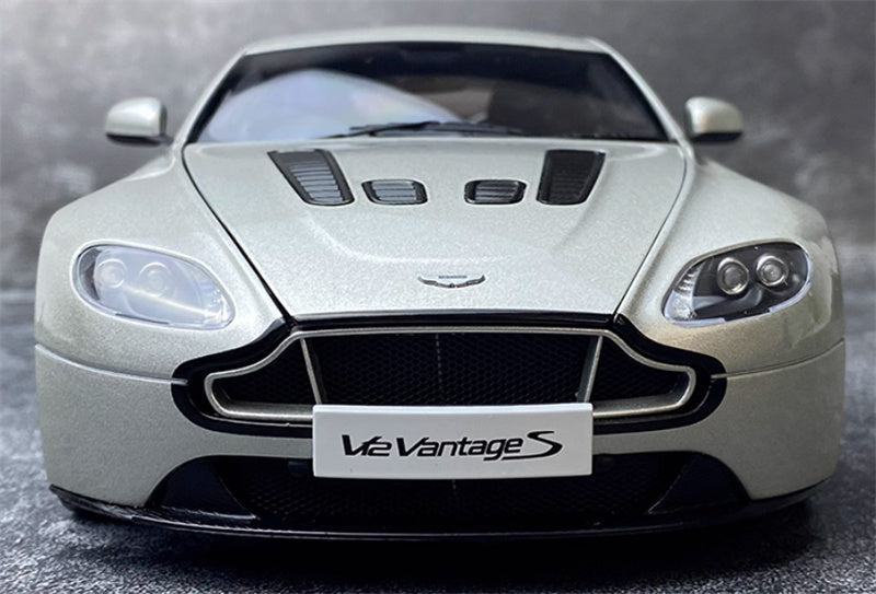 AUTOART Aston Martin V12 Vantage S 2015 Silver 1:18 Car Pre-built Model view8