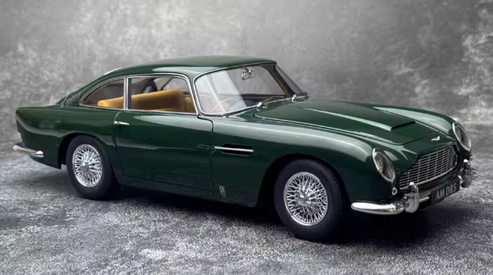AUTOART Aston Martin DB5 Green 1:18 Car Pre-built Model view7