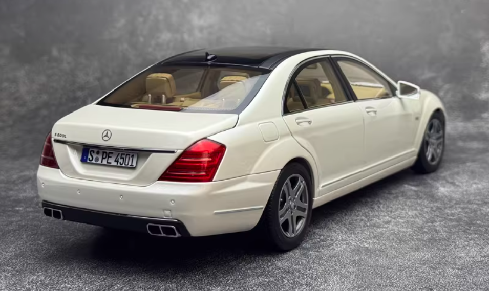 1:18 Mercedes-Benz S600L AMG W221  Diamond White  MOTORHELIX LTD 499PCS ONLY DIECAST car Model