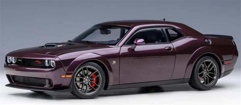 AUTOART Dodge Challenger R/T Scat Pack Widebody 2022 maroon 1:18 Car Pre-built Model view1