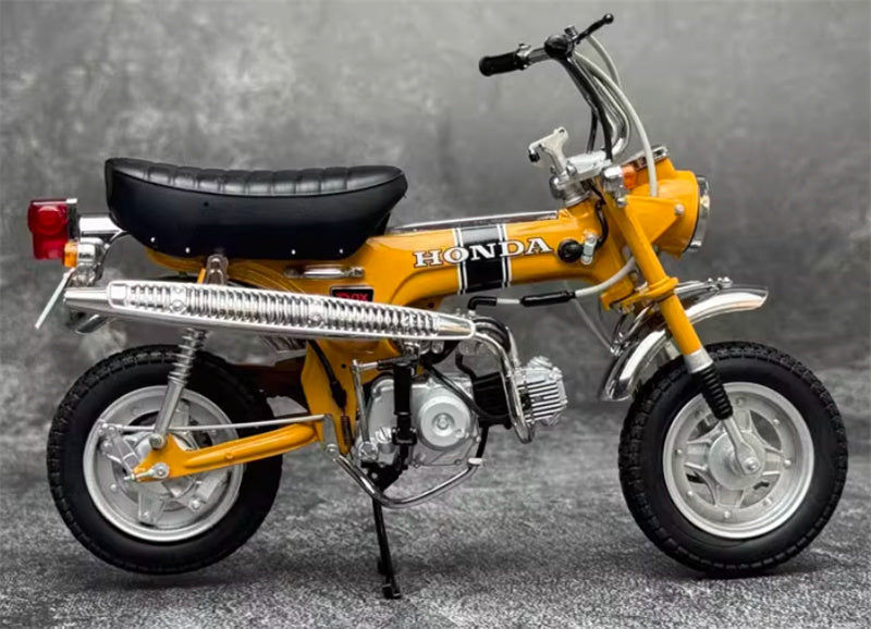 EBBRO HONDA DAX ST50 1969 orange 1:10 motorcycle Pre-built Model view4