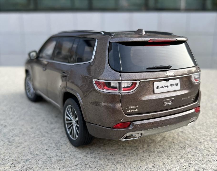 1:18 Jeep Grand Commander 2018 brown  GAC FCA  DIECAST car Model