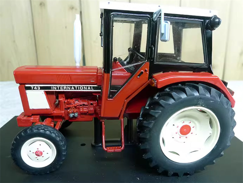 REPLICAGRI CASE IH International 743 2x4 Agricultural Tractor Red 1:32 Truck Pre-built Model