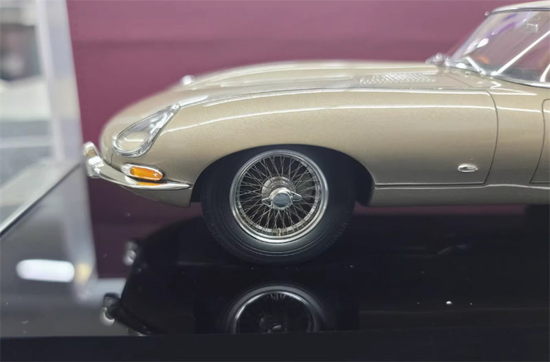 1:18 Jaguar E-type 1961 Amalgam Hardtop Resin Car Model view7