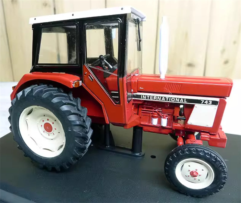 REPLICAGRI CASE IH International 743 2x4 Agricultural Tractor Red 1:32 Truck Pre-built Model