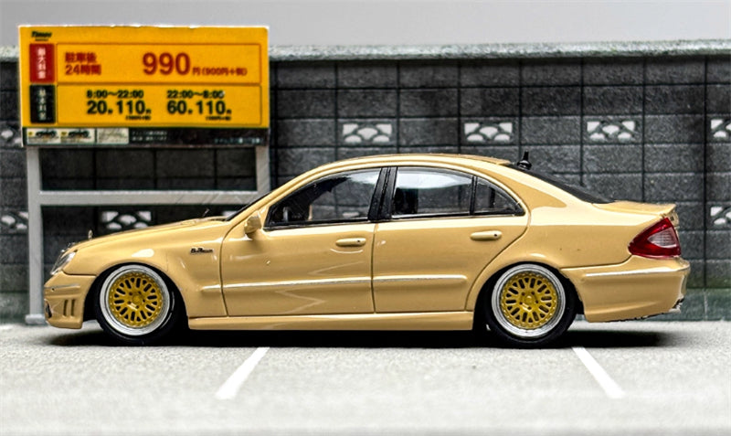 MK MODEL Mercedes AMG E63 W211 Desert Yellow Low lying Edition 1:64 Car Pre-built Model view4