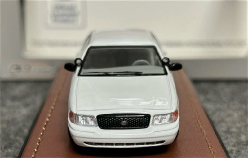 1:64 Ford Crown Victoria White with Black Wheels GOC DIECAST Limited Edition 799pcs ONLY Model