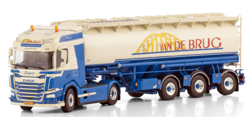 WSI DAF XF SH WITH SKY LIGHTS 4X2 ANIMALFEED BULK TRAILER - 3 AXLE Van de Brug Elspeet 1:50 Truck Pre-built Model