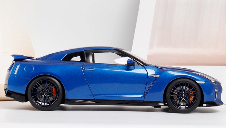 Motorhelix Nissan GTR-R35 50th Anniversary Edition Bayshore Blue Limited Edition 499PCS ONLY 1:18 Car Pre-built Model view3