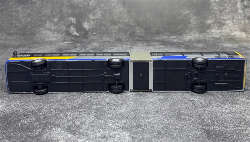 Beijing Public Transport Young Man JNP6181GVC 332 Road Articulated bus 1:64 Bus Pre-built Model view2
