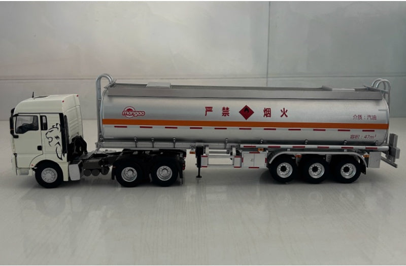 Sinotruk SITRAK oil tanker truck White mangao 1:36 Truck Pre-built Airliner Model Display view6