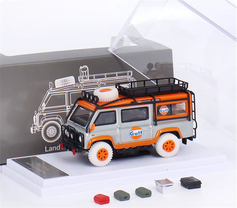 Master Land Rover Defender Van Gulf Clear varnish coating with accessories 1:64 Car Pre-built Airliner Model Display view9
