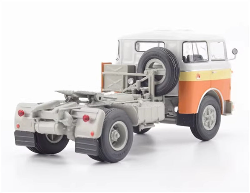 Modimio Skoda 706-RTTN tractor 1:43 Truck Pre-built Airliner Model Display view4