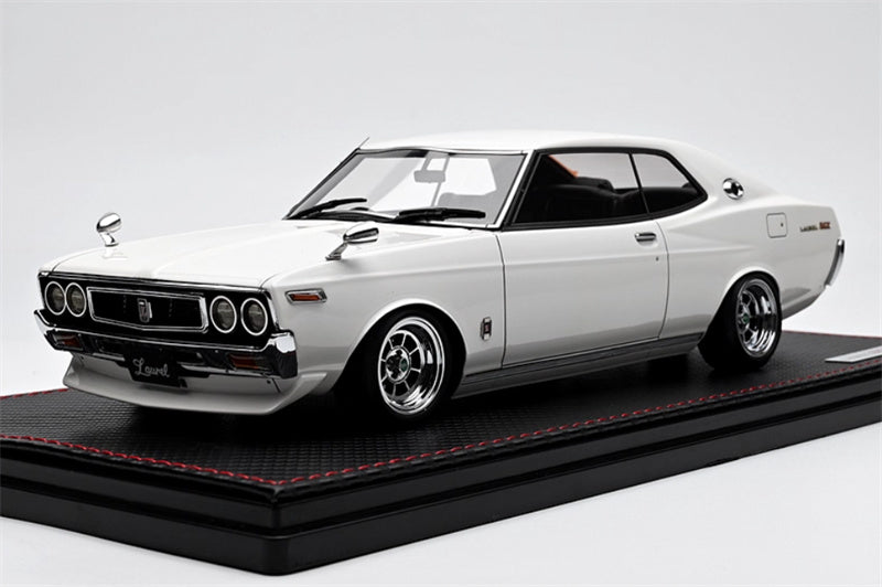 IGNITION MODEL Nissan Laurel 2000SGX C130 White 1:18 Car Pre-built Model view1