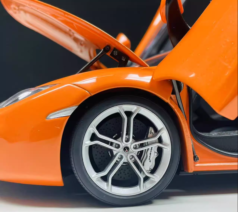 AUTOART McLaren MP4-12c Orange 1:18 Car Pre-built Model view2