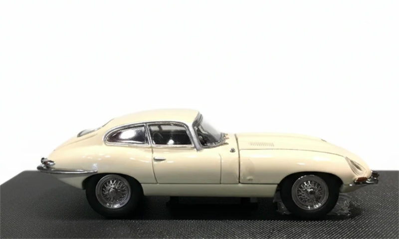 GFCC 1961 Jaguar E-Type Coupe hardtop version Off-White Limited Edition 499PCS ONLY RHD 1:64 car Pre-built Model view4