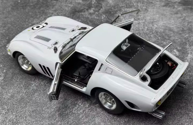 CMC Ferrari 250 GTO Tourist Trophy 1962 (RHD) Hill #10 Limited Edition Off-White 1:18 Car Pre-a Model