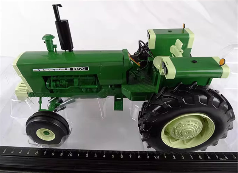 SpecCast White Oliver 2270 Classic Tractor Limited Edition green 1:16 Truck Pre-built Model