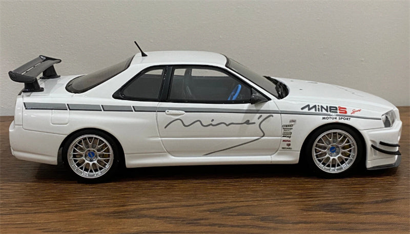 1:18 Nissan GTR BNR34 White OTTO Resin Car Model view5