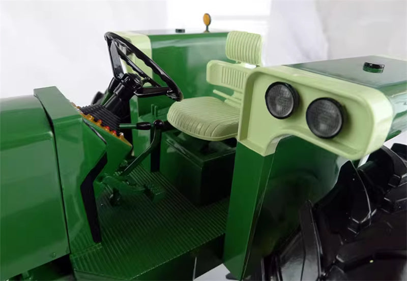 SpecCast White Oliver 2270 Classic Tractor Limited Edition green 1:16 Truck Pre-built Model